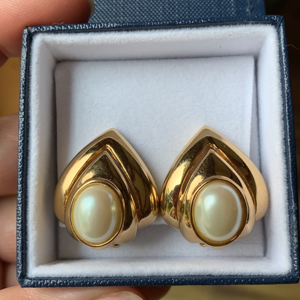 Ciner vintage clip on earrings